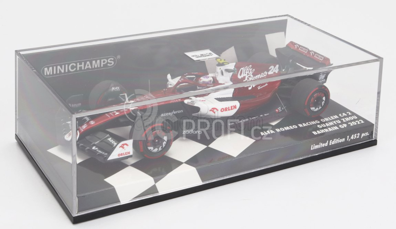 Minichamps Alfa romeo F1 C42 Team Orlen Racing N 24 1:43, bíločervená