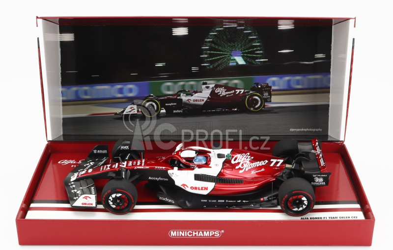 Minichamps Alfa romeo F1 C42 Team Orlen Racing N 77 1:18, bíločervená