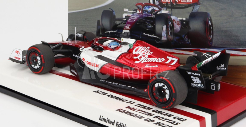 Minichamps Alfa romeo F1 C42 Team Orlen Racing N 77 1:43, bíločervená