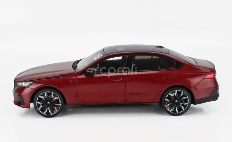 Minichamps BMW 5-series I5 M50 (g60) 2023 1:18 Rosso Fuoco - Červený Met