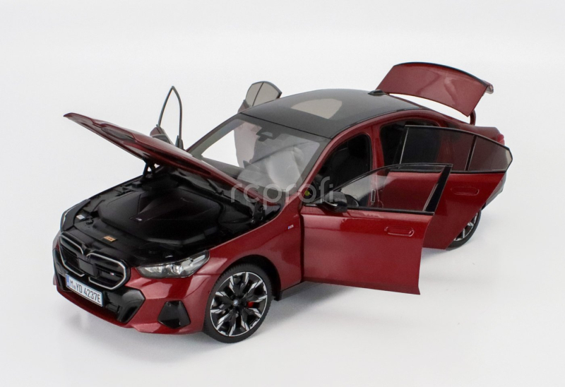 Minichamps BMW 5-series I5 M50 (g60) 2023 1:18 Rosso Fuoco - Červený Met