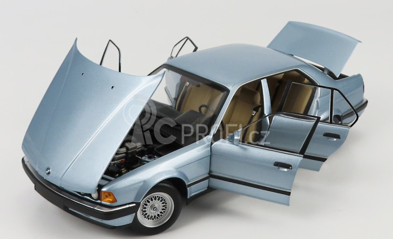 Minichamps BMW 7-series 730i (e32) 1986 1:18 Světle Modrá Met