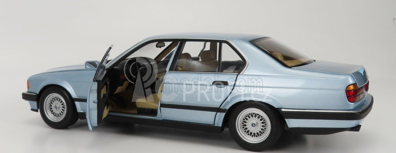 Minichamps BMW 7-series 730i (e32) 1986 1:18 Světle Modrá Met