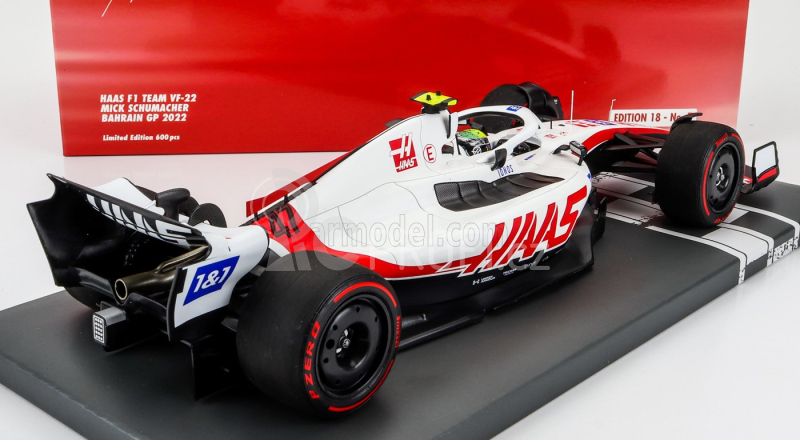 Minichamps Haas F1 Vf-22 Ferrari Team Haas N 47 1:18, bíločervená