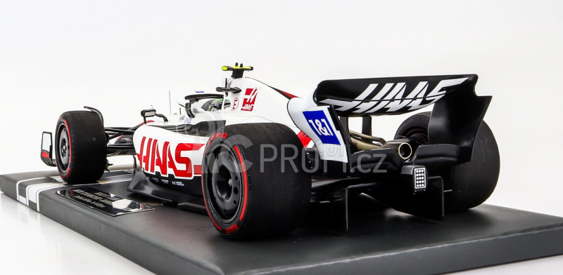 Minichamps Haas F1 Vf-22 Ferrari Team Haas N 47 1:18, bíločervená