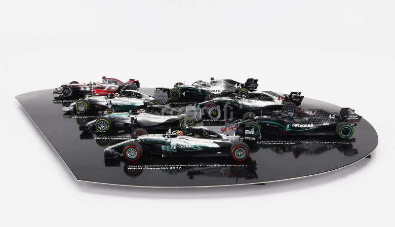 Minichamps Mercedes gp F1  Set 7x Lewis Hamilton World Champion - Mclaren Mp4/23 N 22 2008 - W05 Amg Petronas N 44 2014 - W06 Amg Petronas N 44 2015 - W08 N 44 2017 - W09 N 44 2018 - W10 N 44 2019 - W11 N 44 2020 1:43 Stříbrná Černá