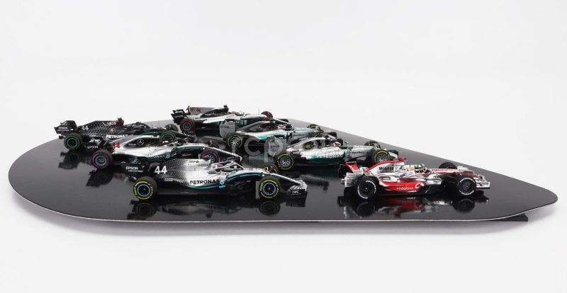 Minichamps Mercedes gp F1  Set 7x Lewis Hamilton World Champion - Mclaren Mp4/23 N 22 2008 - W05 Amg Petronas N 44 2014 - W06 Amg Petronas N 44 2015 - W08 N 44 2017 - W09 N 44 2018 - W10 N 44 2019 - W11 N 44 2020 1:43 Stříbrná Černá