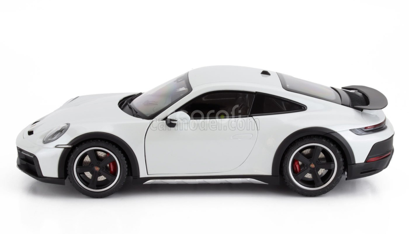 Minichamps Porsche 911 992 Dakar Coupe 2022 1:18 Světle Šedá
