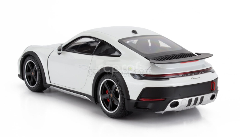 Minichamps Porsche 911 992 Dakar Coupe 2022 1:18 Světle Šedá