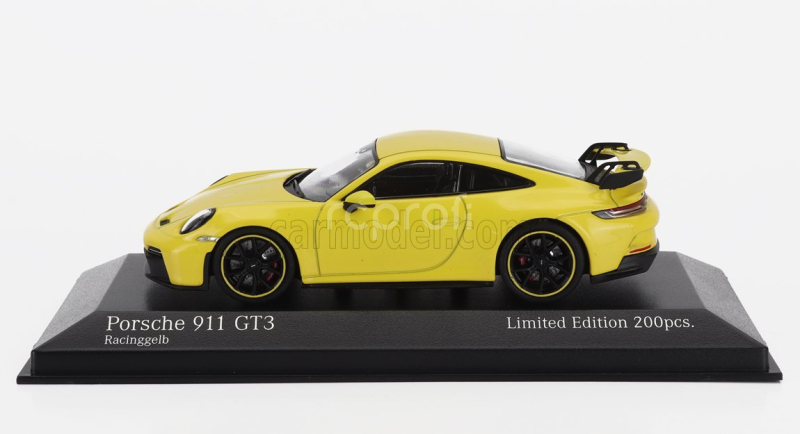 Minichamps Porsche 911 992 Gt3 Coupe 2020 - Black Rims 1:43 Žlutá