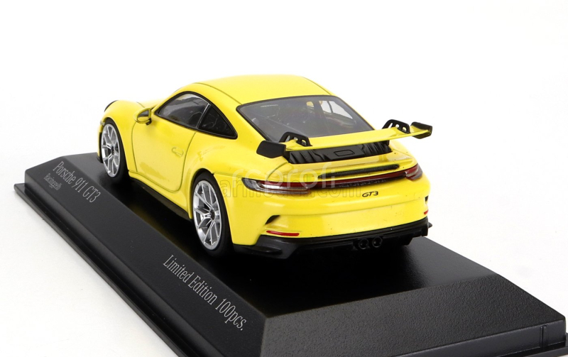 Minichamps Porsche 911 992 Gt3 Coupe 2020 - Silver Rims 1:43 Žlutá