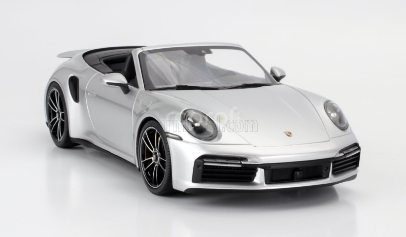 Minichamps Porsche 911 992 Turbo S Cabriolet Open 2020 1:18 Silver