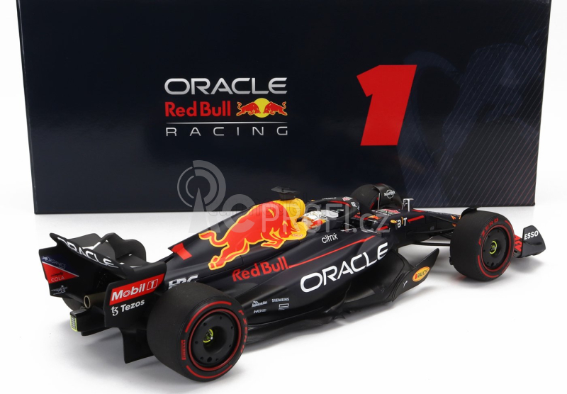 Minichamps Red bull F1 Rb18 Team Oracle Red Bull Racing N 1 1:18, tmavě modrá
