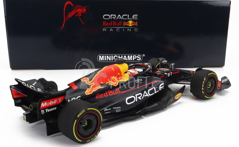 Minichamps Red bull F1 Rb18 Team Oracle Red Bull Racing N 1 1:18, tmavě modrá