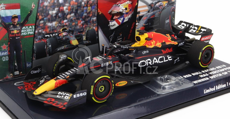Minichamps Red bull F1 Rb18 Oracle Red Bull Racing s vlajkou a figurkou N 1 1:43