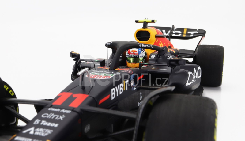 Minichamps Red bull F1 Rb18 Team Oracle Red Bull Racing N 11 1:18, tmavě modrá
