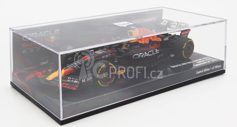 Minichamps Red bull F1 Rb18 Team Oracle Red Bull Racing N 11 1:43, tmavě modrá
