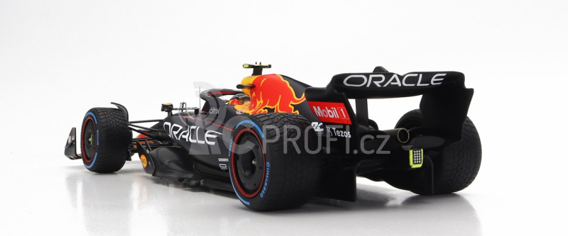 Minichamps Red bull F1 Rb18 Team Oracle Red Bull Racing N 11 1:18, tmavě modrá