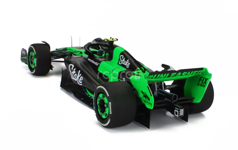 Minichamps Sauber F1  C44 Team Stake Kick N 24 Season 2024 Zhou Guanyu 1:18 Zelená Černá