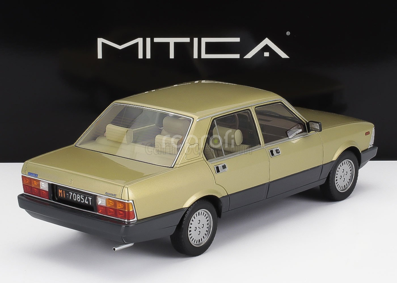 Mitica-r Fiat Argenta 2-serie Vx/sx  120hp 1984 1:18 Beige Met