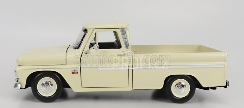 Motor-max Chevrolet C-10 Fleetside Pick-up 1966 1:24 Cream