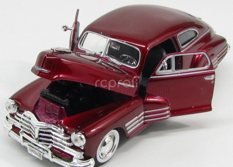 Motor-max Chevrolet Chevy Aerosedan Fleetline 1948 1:24 Red Met