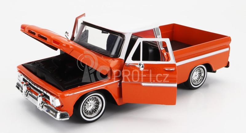 Motor-max Chevrolet Chevy C-10 Fleetside Pick-up Custom 1966 1:24 Oranžová S Bílou