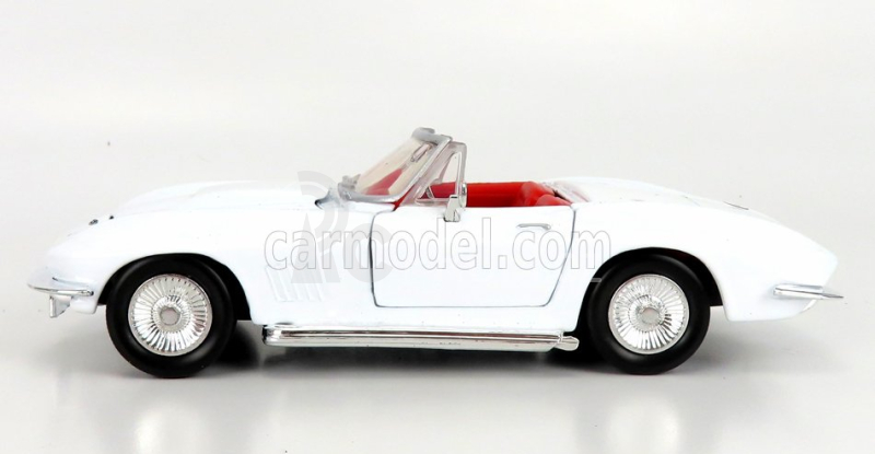 Motor-max Chevrolet Corvette Cabriolet 1967 1:24 Bílá