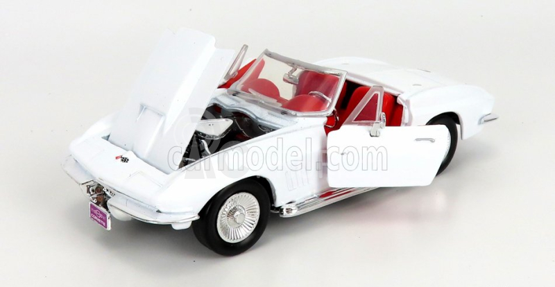 Motor-max Chevrolet Corvette Cabriolet 1967 1:24 Bílá