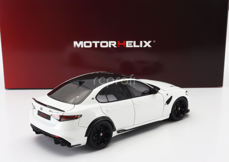 Motorhelix Alfa romeo Giulia Gta 2021 With Engine And Accessories - Full Openings 1:18 Bianco Trofeo White Met