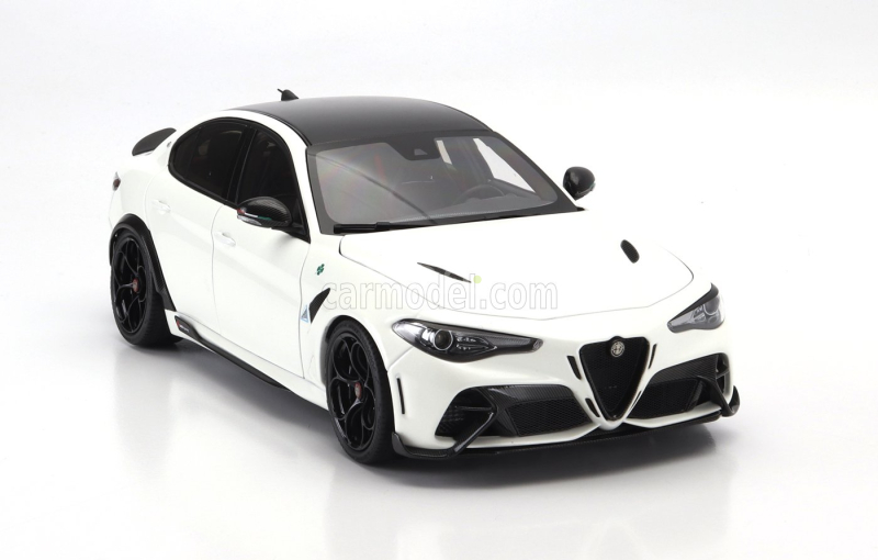 Motorhelix Alfa romeo Giulia Gta 2021 With Engine And Accessories - Full Openings 1:18 Bianco Trofeo White Met