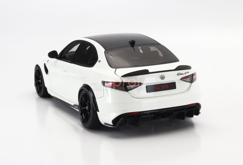 Motorhelix Alfa romeo Giulia Gta 2021 With Engine And Accessories - Full Openings 1:18 Bianco Trofeo White Met