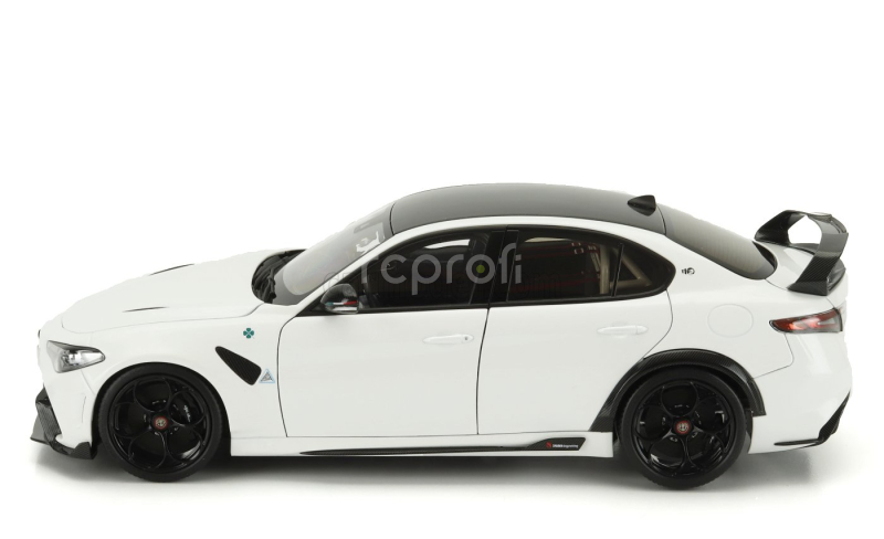 Motorhelix Alfa romeo Giulia Gtam With Engine And Accessories 2021 1:18 Bílá