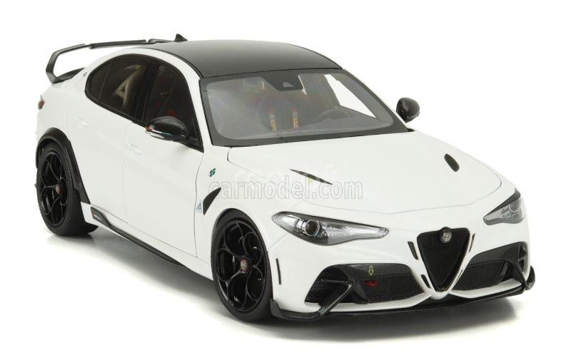 Motorhelix Alfa romeo Giulia Gtam With Engine And Accessories 2021 1:18 Bílá