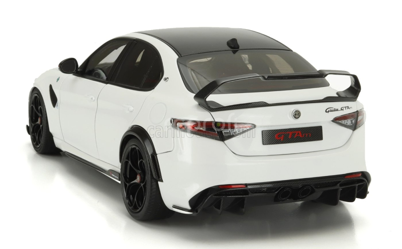 Motorhelix Alfa romeo Giulia Gtam With Engine And Accessories 2021 1:18 Bílá