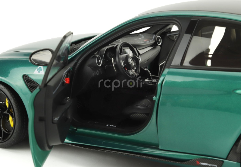 Motorhelix Alfa romeo Giulia Gtam With Engine And Accessories 2021 1:18 M O N T R E A L Green Met