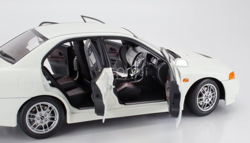 Motorhelix Mitsubishi Lancer Evo Iv With Engine And Accessories 1999 1:18 Scotia White