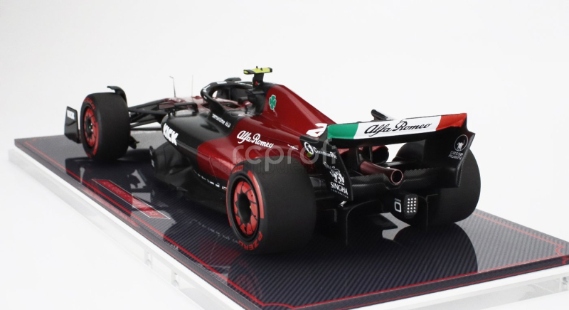Nzg Alfa romeo F1  C43 Team Stake N 24 Spanish Gp 2023 Zhou Guanyu - Con Vetrina - With Showcase 1:18 Černá Červená