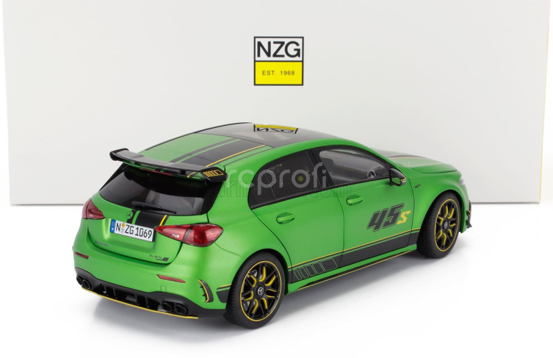 Nzg Mercedes benz A-class A45s 4-matic Amg 2023 1:18 Zelená S Černou