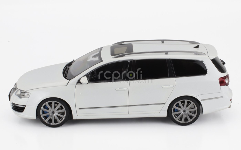Nzg Volkswagen Passat Variant R36 V6 Sw Station Wagon 2010 1:18 Bianc0 Caramella - Bílá