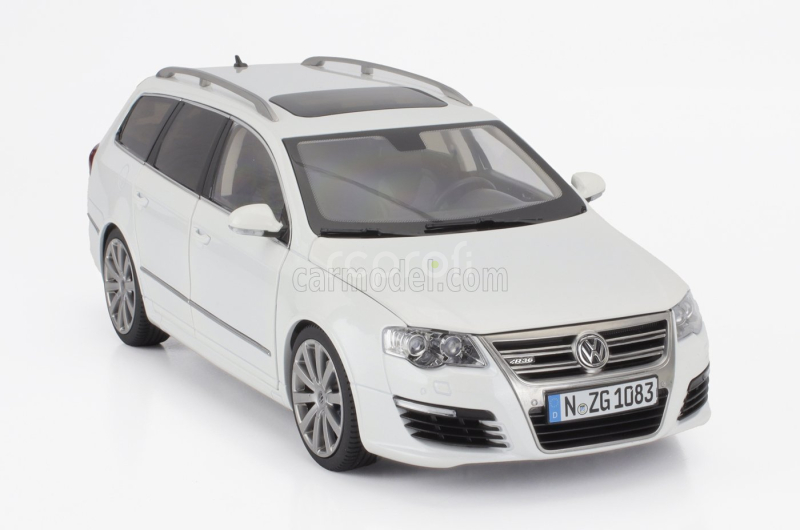 Nzg Volkswagen Passat Variant R36 V6 Sw Station Wagon 2010 1:18 Bianc0 Caramella - Bílá