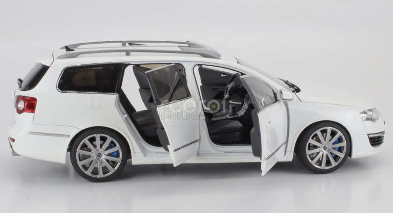 Nzg Volkswagen Passat Variant R36 V6 Sw Station Wagon 2010 1:18 Bianc0 Caramella - Bílá
