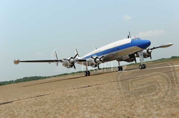 PH107 Lockheed Super Constellation 4300mm 1:8,5