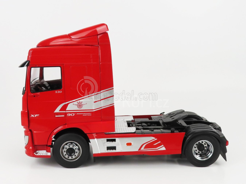Premium classixxs DAF Xf Space Cab Tractor Truck 2-assi 2018 1:18 Červená Bílá