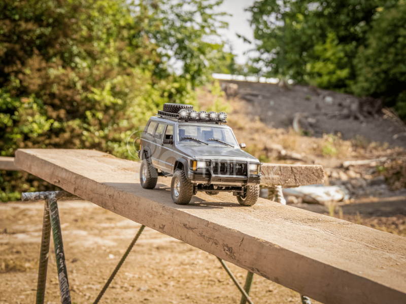 RC auto SUV Legend 4x4 1:12 4WD, stříbrná + náhradní baterie