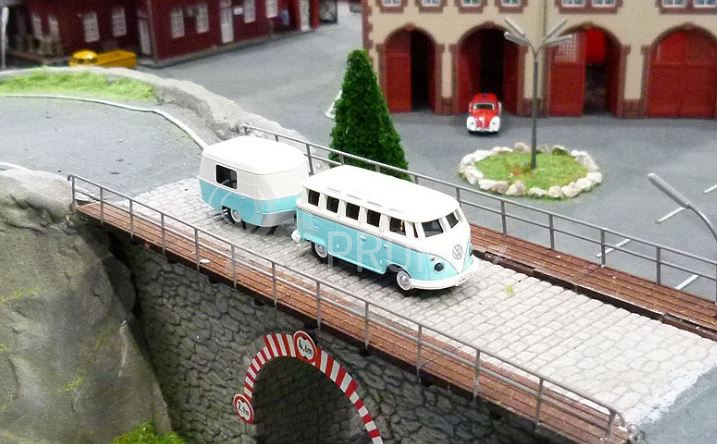 RC auto CARSON VW T1 bus Samba s přívěsem
