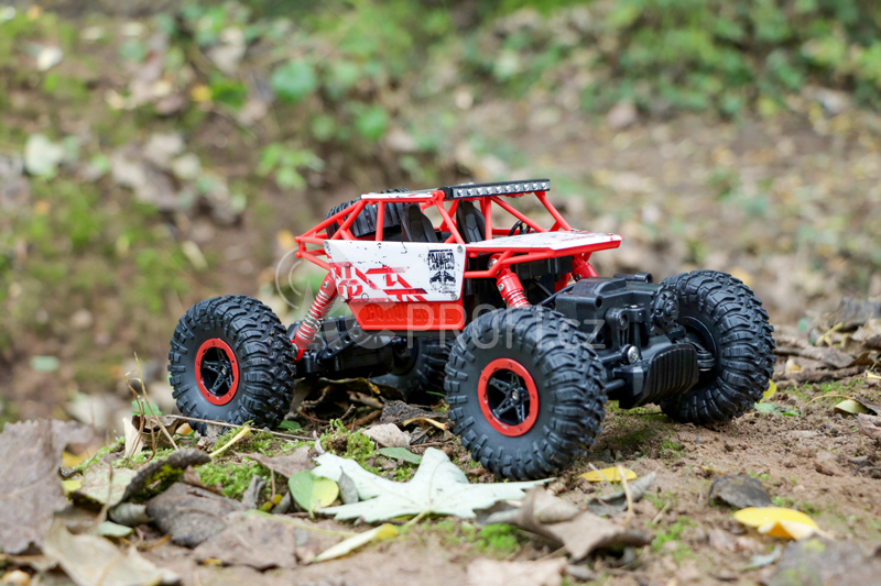 RC auto CONQUEROR 1:18, červená + náhradní baterie