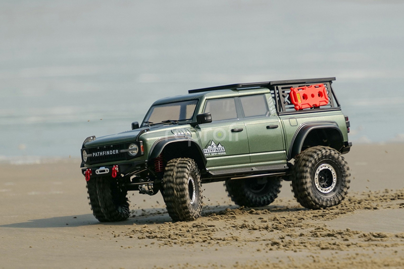 RC auto PATHFINDER 1/10 sada 2,4GHz, bílá