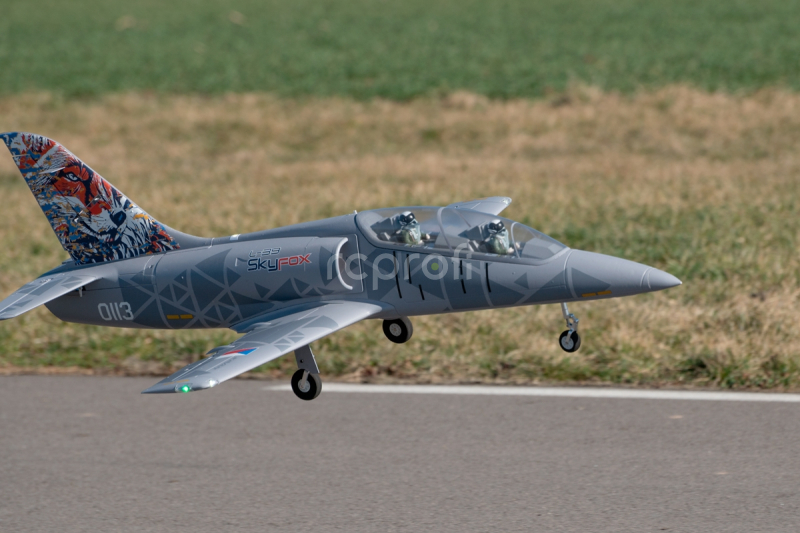 RC letadlo KAVAN L-39 Skyfox 1088mm, bílá