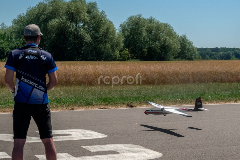 RC letadlo KAVAN Swift S-1 2400mm ARF, červená